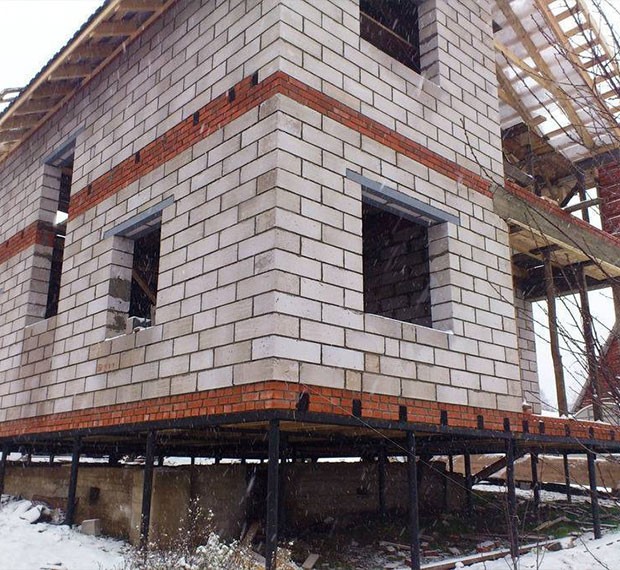 Монтаж свайно-винтового фундамента под дом из пеноблока в Видном